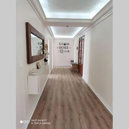 157m2, 4 Chambres, 4 Salles De Bains, 2 Wc, Hypercentre Apartmán *