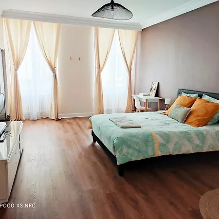 157m2, 4 Chambres, 4 Salles De Bains, 2 Wc, Hypercentre Apartmán
